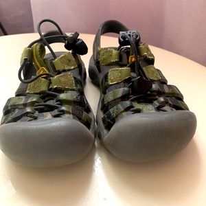 Keen boys sandals